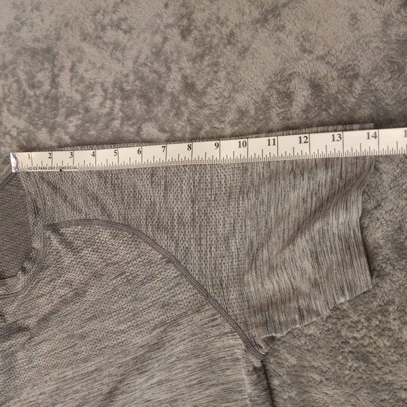 Lululemon Men's Pullover Gray Short Sleeve Shirt Size Small - Picture 6 of 16